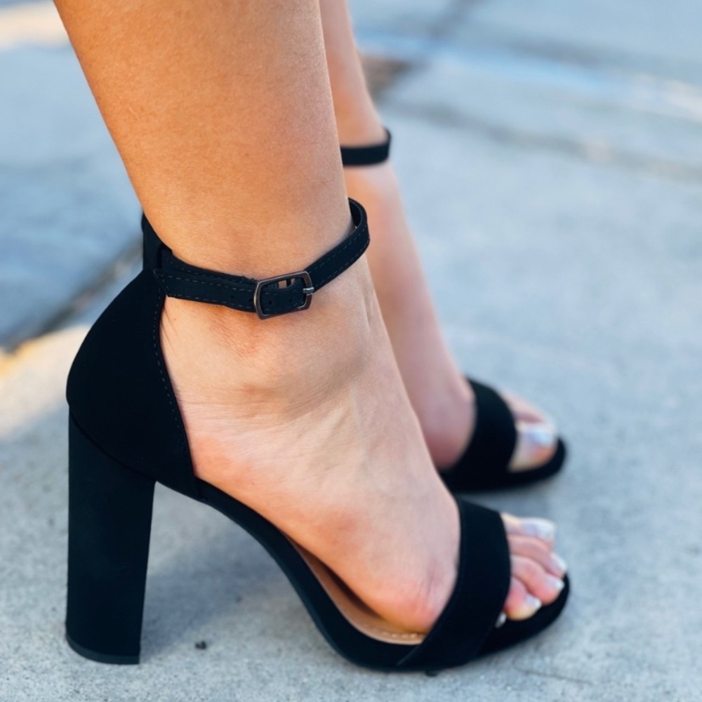 Black suede block heel pump